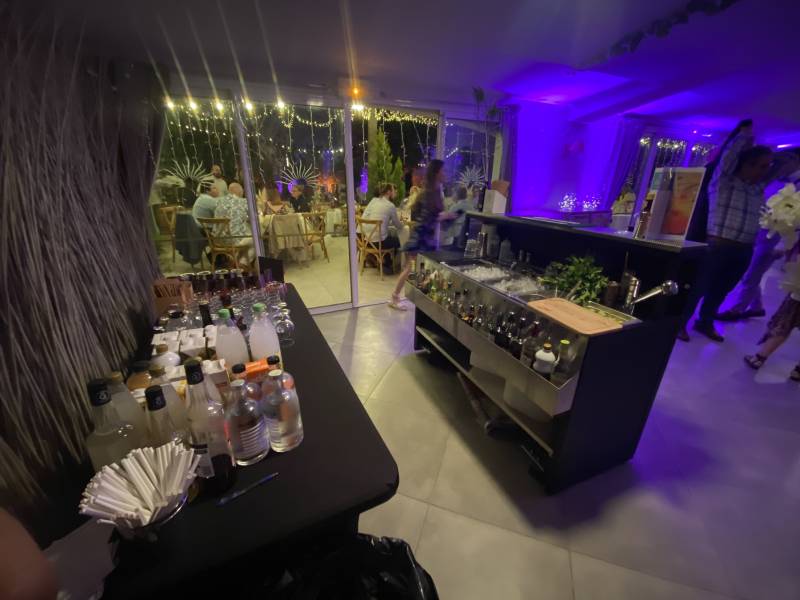 La location d'un bar mobile à Cannes.